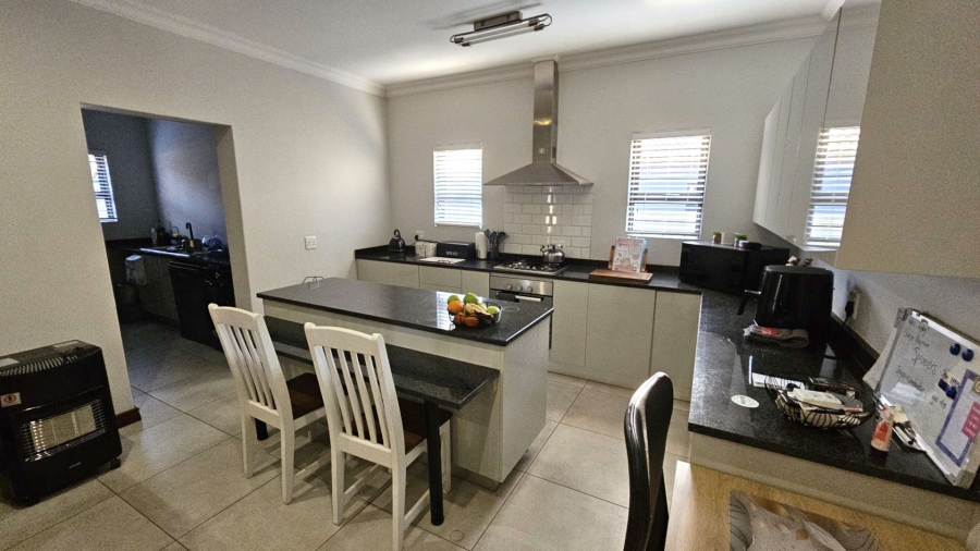 3 Bedroom Property for Sale in Melodie North West